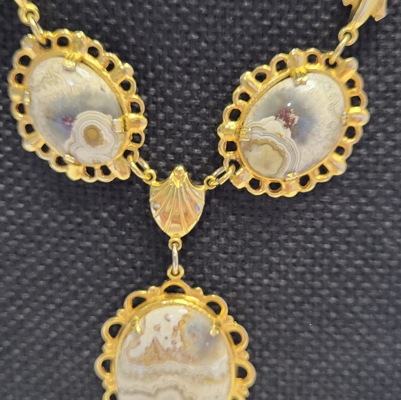 Gold tone and natural stone cabochons necklace and earrings set - Picture 3 of 5